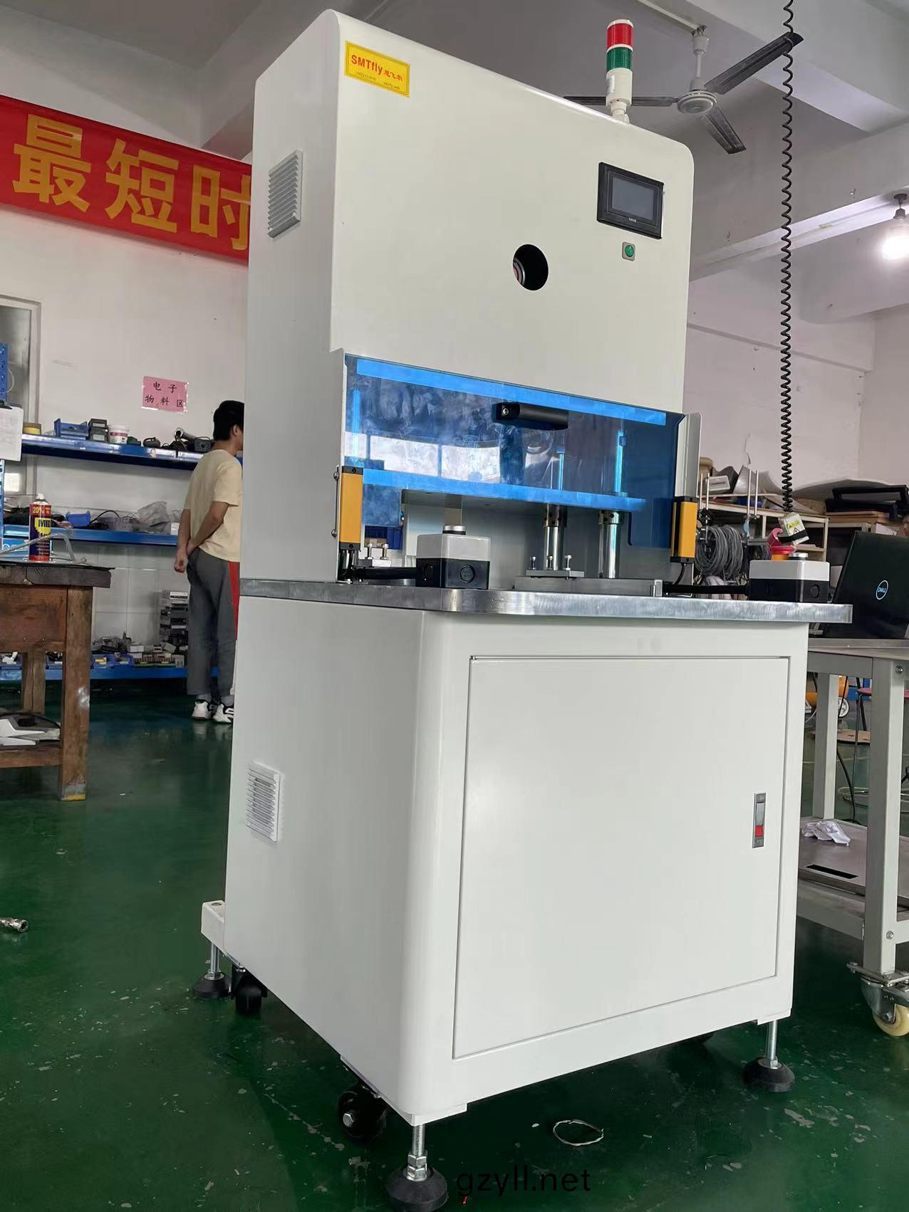 落(luo)地式衝牀分闆(ban)機