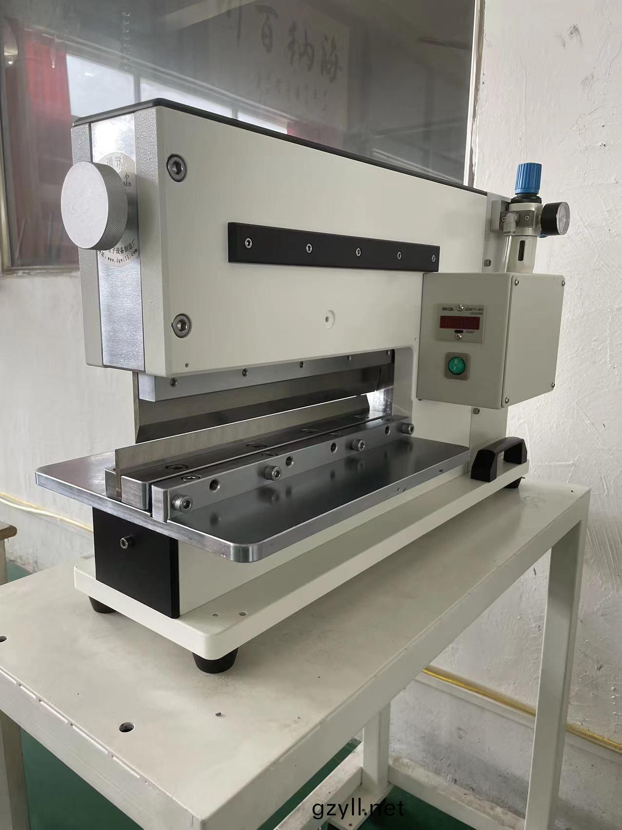 最新欵LED燈條分闆機(jī),路燈(deng)LED鋁基闆(ban)燈條分闆機(jī)(ji),CWVC-450