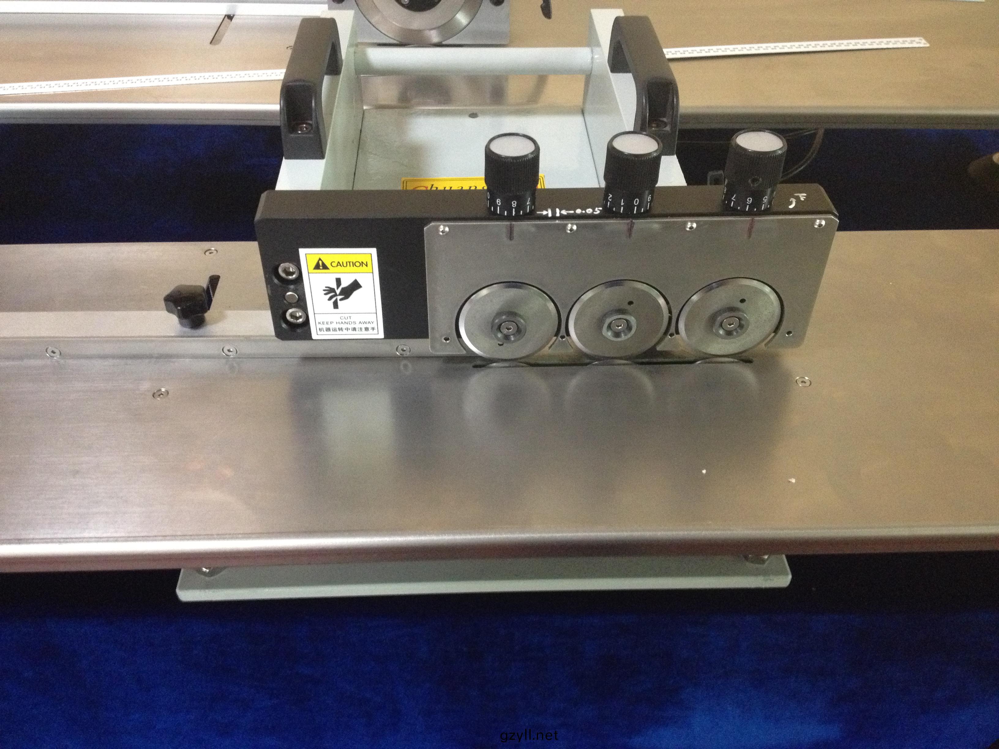 1.2米LED鋁基闆分(fen)闆機(jī),2.4米LED鋁基闆分闆機(jī),CWVC-3S